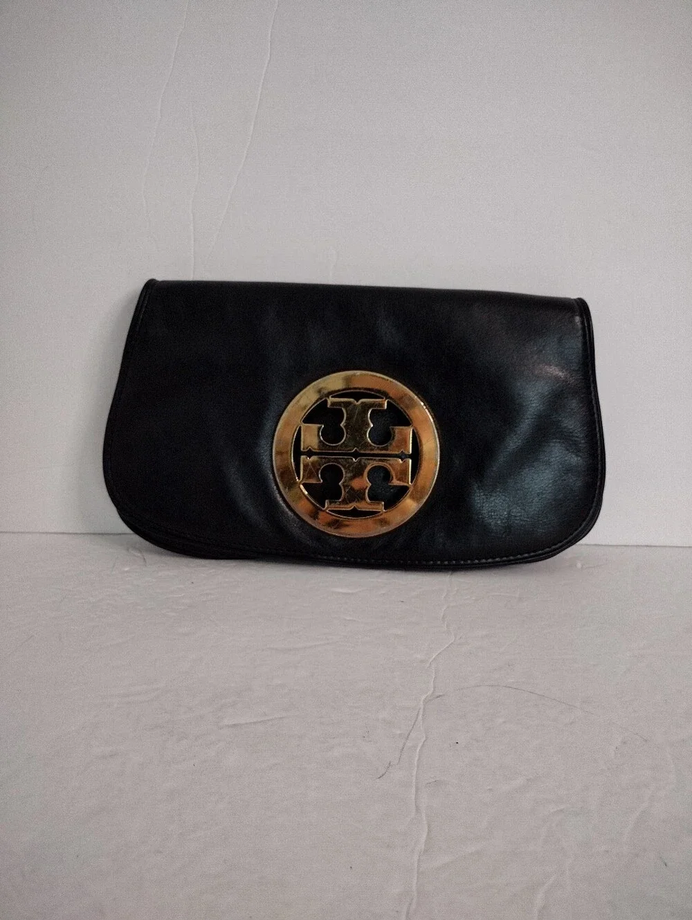 Tory Burch Reva Clutch Bag Black Pebbled Leather Gold Medallion Indie Sleaze